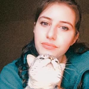 Meet your Posher, Leonor